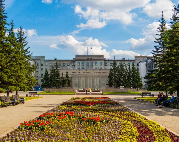 Kirov Square, stora patriotiska krigs monument, Irkutsk, Sibirien, Ryssland — Stockfoto