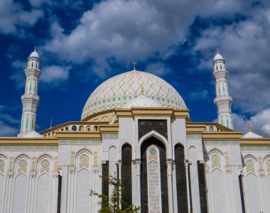 Nur-Sultan'daki Hazreti Sultan Camii (Astana), Kazakistan 