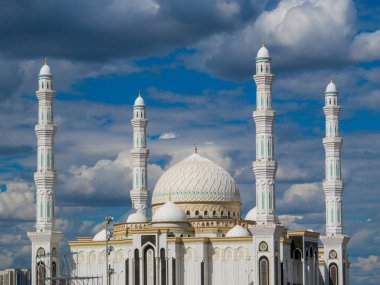 Nur-Sultan'daki Hazreti Sultan Camii (Astana), Kazakistan 