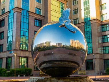 Kartal anıtı, Astana (Nur-Sultan), Kazakistan 