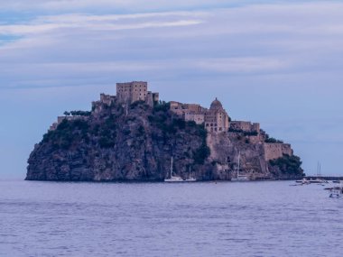 Aragonese Kalesi, Ischia Adası, İtalya 