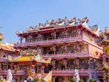 Wihan Thep Sathit Phra Ki Ti Chaloem (veya Kızıl Ejder Çin Tapınağı), Chonburi, Pattaya, Tayland 