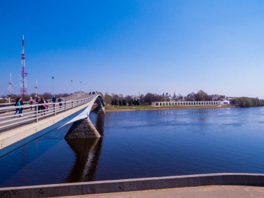 Volkhov Nehri üzerindeki Kremlin Köprüsü, Veliky Novgorod, Rusya Federasyonu 