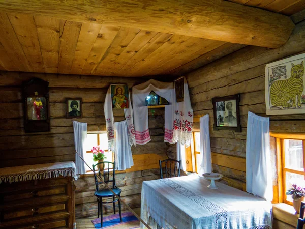 Casa tradicional de madera siberiana, Museo Arquitectónico-Etnográfico Taltsy, Irkutsk, Siberia, Rusia — Foto de Stock