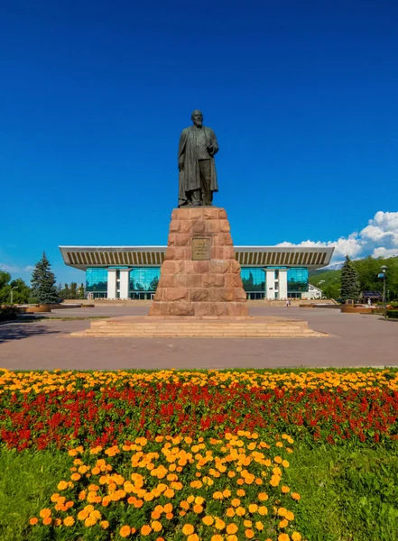 Monumento a Abai Qunanbaiuly, Almaty, Kazajstán — Foto de Stock