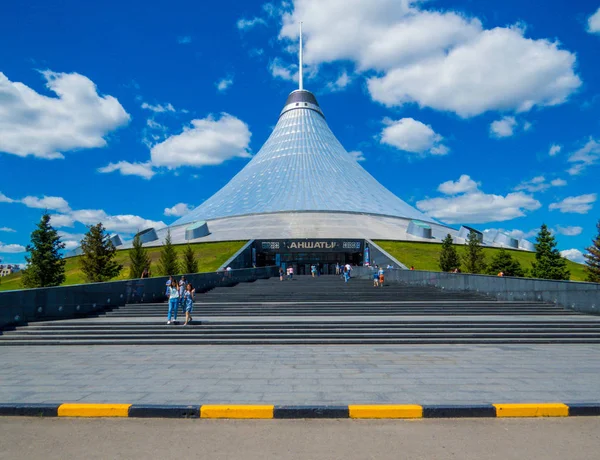 Centro de entretenimiento Khan Shatyr, Nur-Sultan, Kazajstán — Foto de Stock