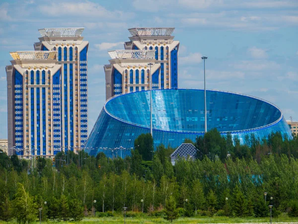 Shabyt Palace of Creativity, Millennium Park, Astana (Nur-Sultan), Kazajstán — Foto de Stock