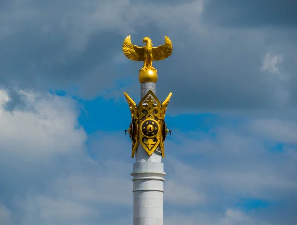 Monument Kazakh Eli, Independence Square, Nur-Sultan (Astana), Kazakhstan — Stock Photo, Image