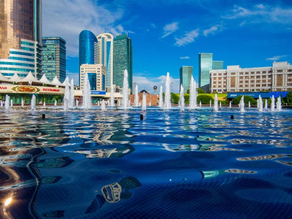 Dancing Fountains, Astana (Nur-Sultan), Cazaquistão — Fotografia de Stock