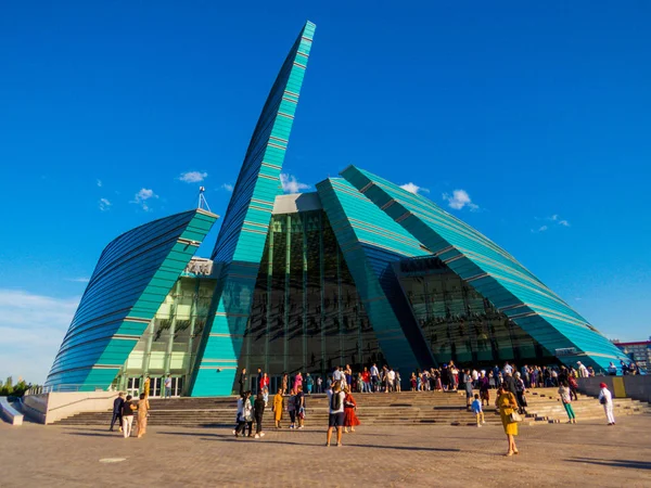 Kazajstán Sala central de conciertos en Nur-Sultan (Astana), Kazajstán — Foto de Stock