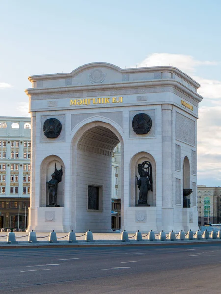 Triumphbogen "mangilik el" in Nur-Sultan (astana), Kasachstan — Stockfoto