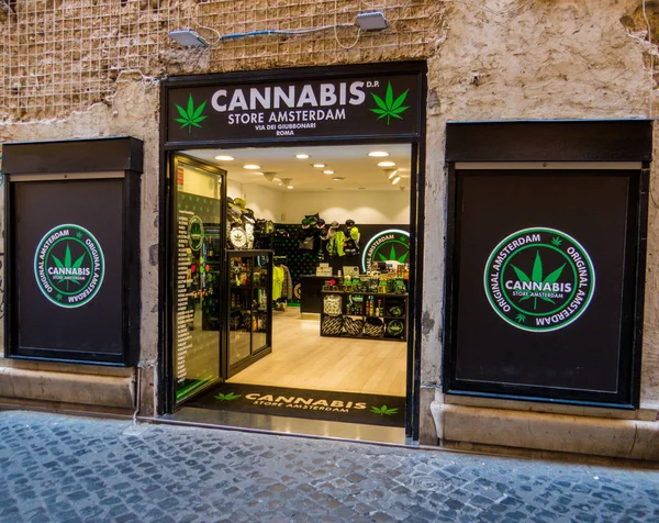 Cannabis Store Amsterdam w mieście Rzym, Włochy — Zdjęcie stockowe