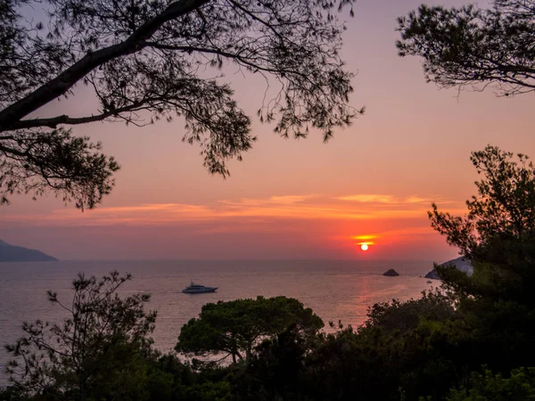 Solnedgång på ön Elba, Italien — Stockfoto