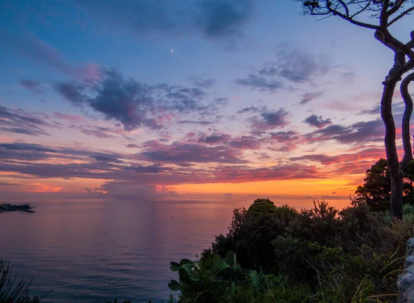 Solnedgång över Forio, Ischia Island, Italien — Stockfoto