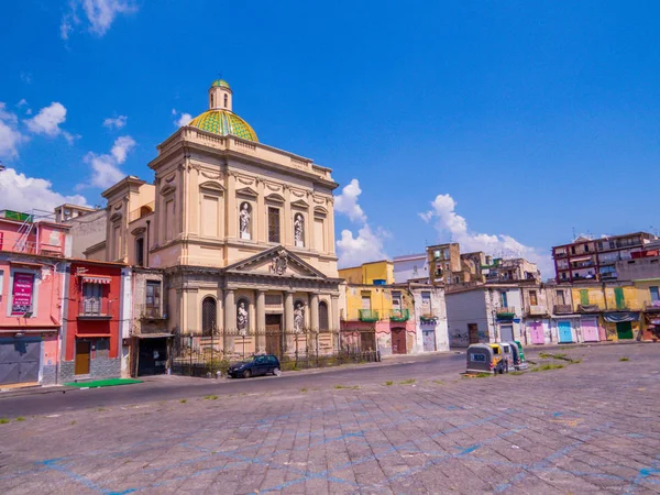 Igreja da Santa Cruz e Purgatório no Mercado, Nápoles, Itália — Fotografia de Stock