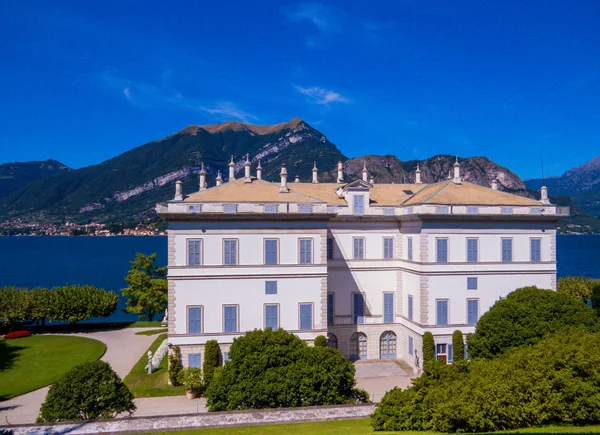 Palats i trädgårdarna i Villa Melzi, Bellagio, Comosjön, Italien — Stockfoto