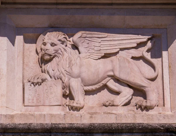 翼狮， 贝尔加莫， 意大利 — 图库照片