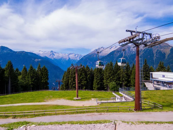 Stazione a funivia di Pra Rodont, Dolomiti, nord Italia — Foto Stock