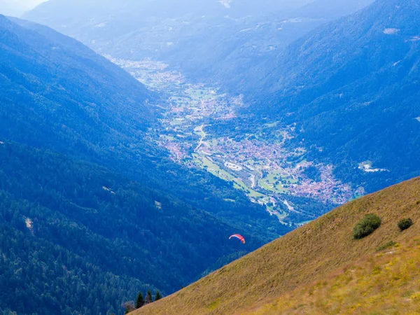 Parapente en los Dolomitas, norte de Italia —  Fotos de Stock