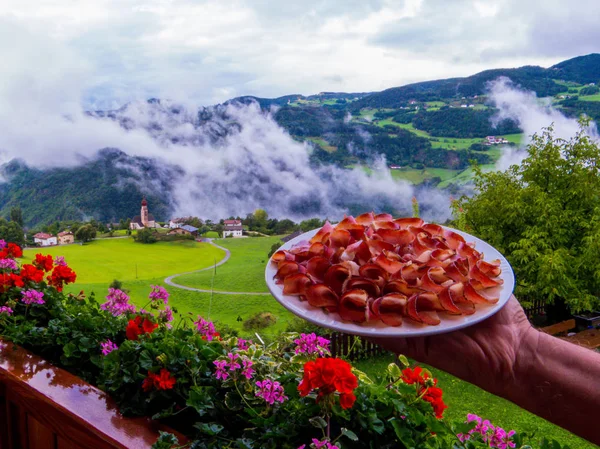 Mat i Dolomiterna: Speck — Stockfoto