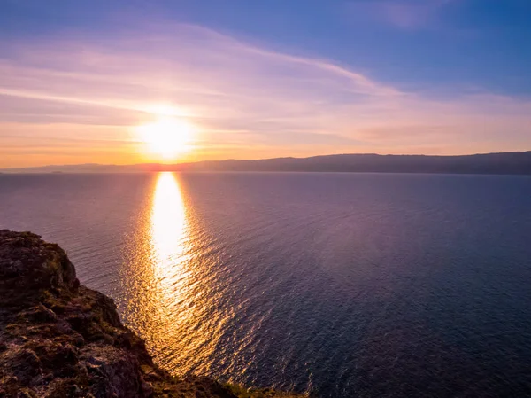 Sonnenuntergang auf der Insel Olchon, Baikalsee, Sibirien, Russland — Stockfoto