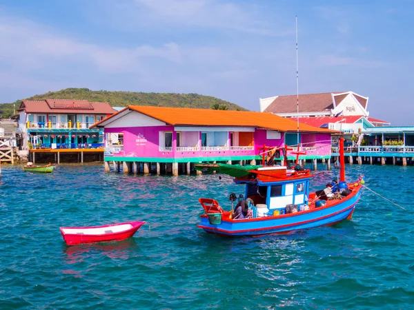 Floating Houses in Koh Larn (or Ko Lan), Pattaya, Thailand — Stock Photo, Image