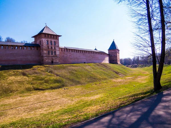 Вид на стены Кремля в Великом Новгороде — стоковое фото