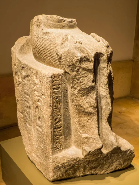 Basalt standbeeld van de farao Osorkon, nationaal museum van Beiroet, Libanon — Stockfoto