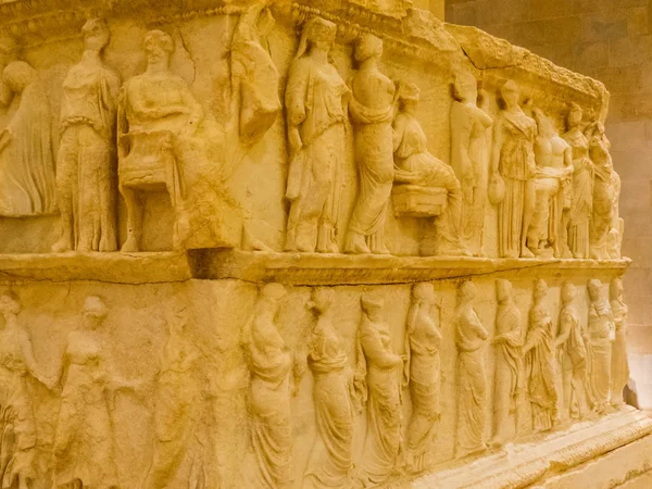 Marmo tribuna del Santuario di Eshmun, Museo Nazionale di Beirut, Libano — Foto Stock