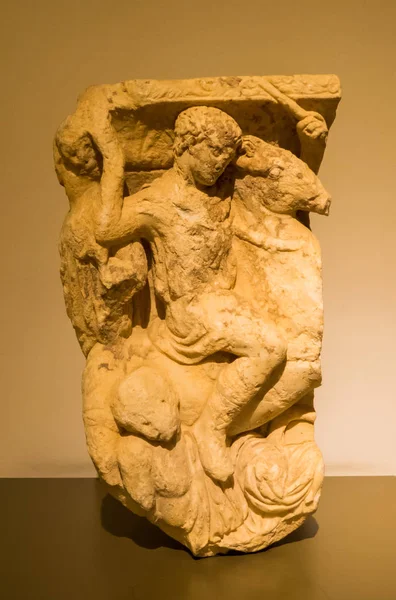 Fragment van een marmeren sarcofaag, nationaal museum van Beiroet, Libanon — Stockfoto