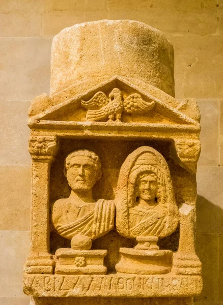 Stele funerarie in pietra calcarea, Museo Nazionale di Beirut, Libano — Foto Stock