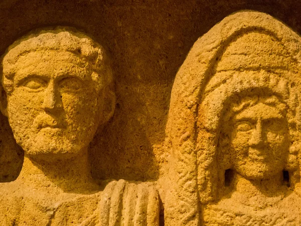 Stele funerarie in pietra calcarea, Museo Nazionale di Beirut, Libano — Foto Stock