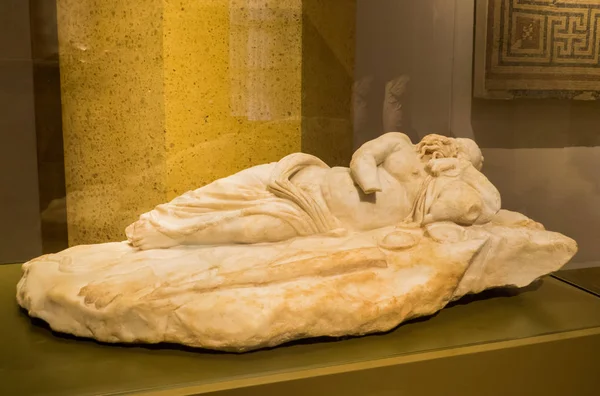 Estatua de mármol de Sileno, Museo Nacional de Beirut, Líbano — Foto de Stock