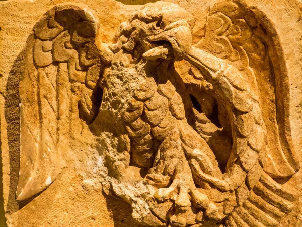 罗马石灰石祭坛与鹰，贝鲁特国家博物馆，黎巴嫩 — 图库照片