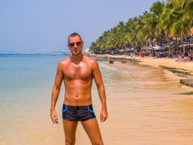 Sahildeki Seksi İtalyan Adam 