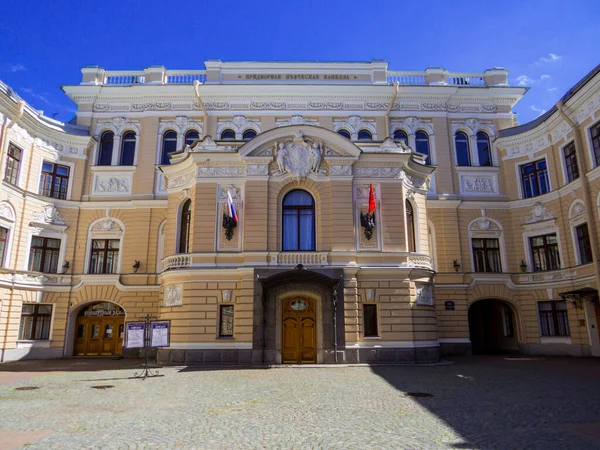 St. Petersburg, Rusya - 26 Temmuz 2020: Eski kasabadaki Konser Salonu.