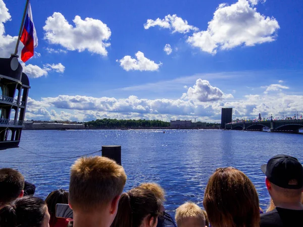 러시아 상트페테르부르크 2020 네바강 둑에서 해군의 기념하는 기념행사를 사람들 로열티 프리 스톡 사진