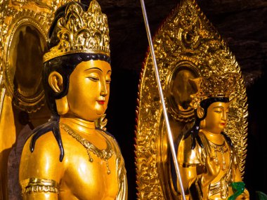 Guilin, Çin 'deki Fubo Dağı Mağarası' nda Buda Heykelleri