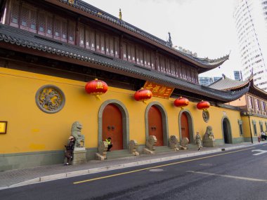 Şangay, Çin - 1 Mayıs 2024: Yeşim Buddha Tapınağı 'nın arkası.