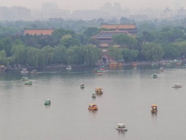 Beihai Gölü ve Park manzarası. Pekin, Çin 'de.