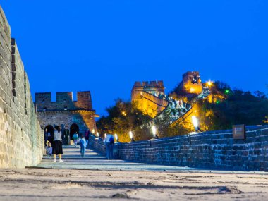 Pekin, Çin - 3 Mayıs 2024: Geceleri Büyük Çin Seddi 'nin görüntüsü.