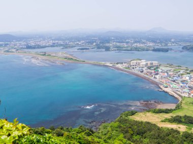 Sunrise Peak olarak da bilinen Seongsan Ilchulbong volkanının tepesinden görüntü. Jeju Adası, Güney Kore 'de.