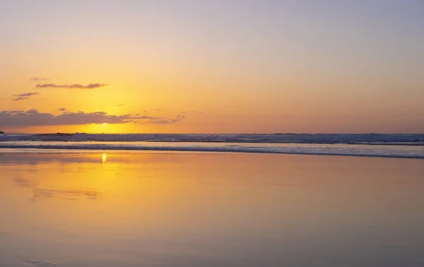 Der Strand Sonnenuntergang Schönen Himmel Und Reflexfarbe Strand Stadt San — Stockfoto
