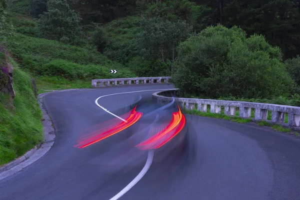 Luci Automobile Una Curva Della Strada — Foto Stock