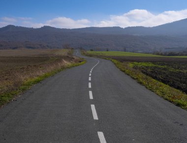 Araba Videosu, Bask Ülkesi dağlarında yol