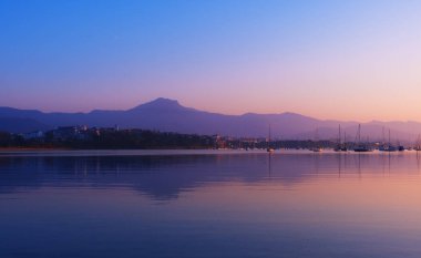 Gün batımında Hendaia plajı, Fransa
