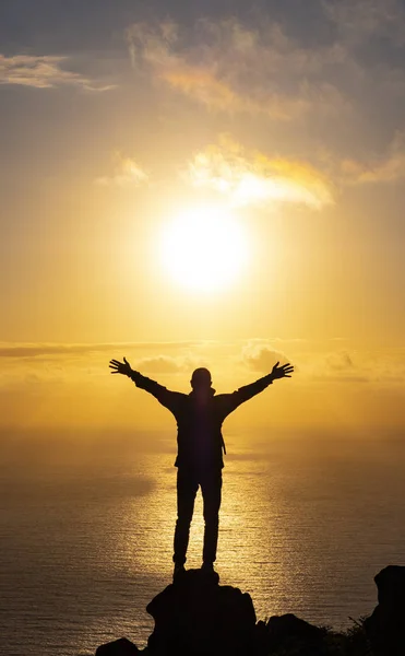 Silhouette Realizzazioni Successo Braccio Fino Uomo Cima Alla Collina Che — Foto Stock