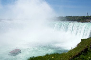 Niagara Falls, Ontario, Kanada - 20th Mayıs 2018: Horseshoe Falls, olarak da bilinen Kanada Falls turistik gemide