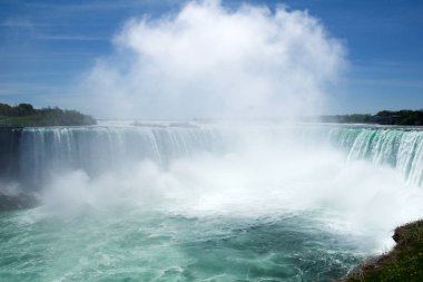 Niagara Falls, Ontario, Kanada - 21st Mayıs 2018: Horseshoe Falls, Niagara Şelalesi'nde Kanadalı taraftan görüntülendi