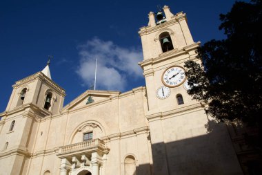 VALLETTA, MALTA - 31 Aralık 2019: Valletta 'daki Saint Johns Katedrali' nin dış görünümü